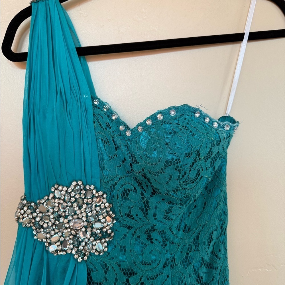 Elegant Teal Lace Evening Gown - Picture 5 of 13